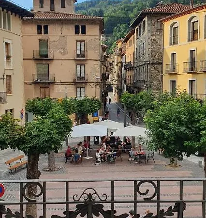 El Mussol De La Camprodon, Balconets Amb Vistes A La Placa